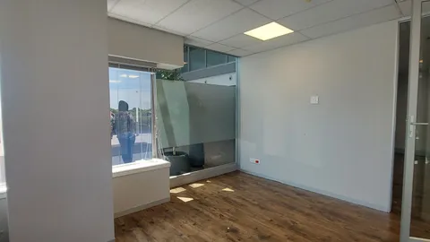 Oxford Corner, 32A Jellicoe Avenue, Rosebank, Gauteng - 148m² office  (22)